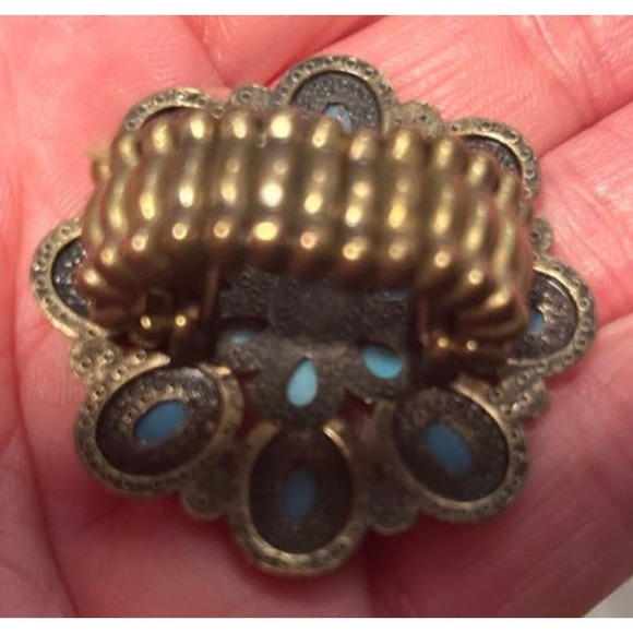 Oversized Flower Ring - Picture 5 of 5